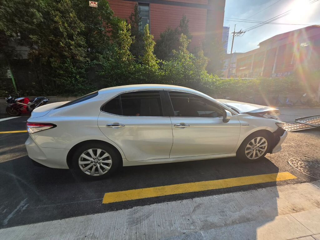 Toyota Camry: 2020 г., 2.5 л, Вариатор, Гибрид, Седан: фото 3
