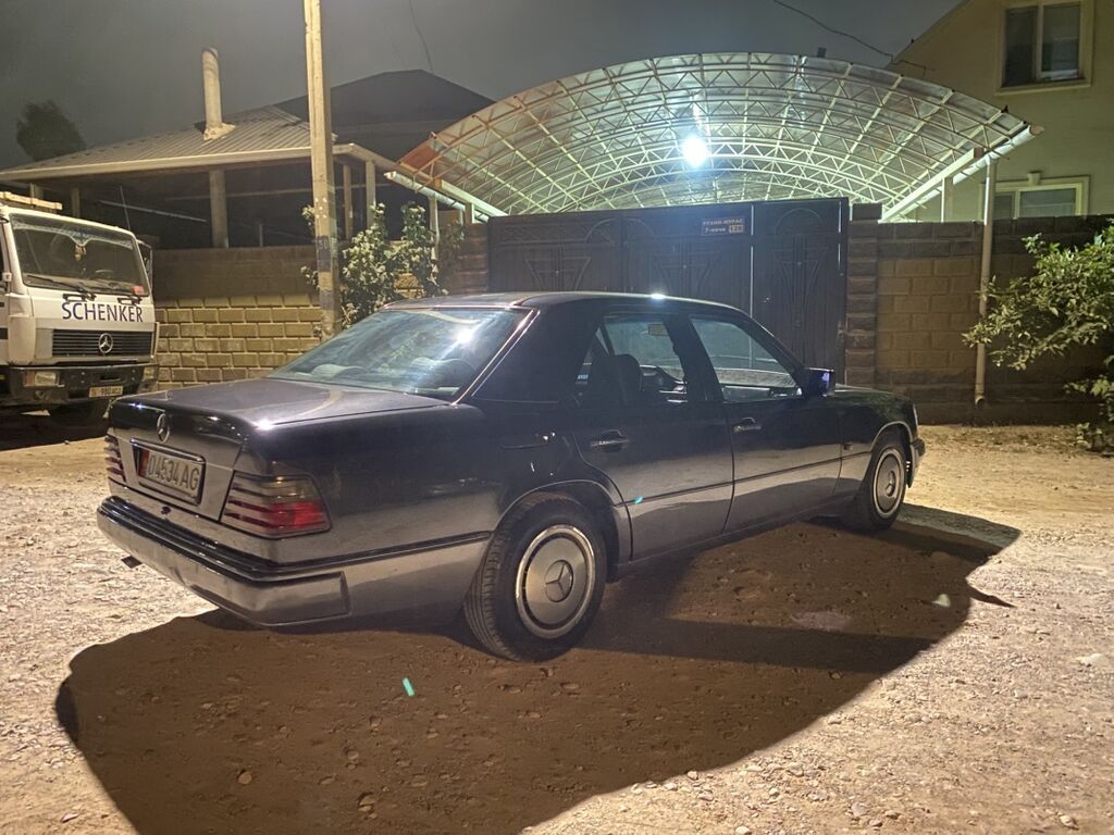 Mercedes-Benz W124: 1994 г., 2.2 л, Механика, Бензин, Седан: фото 3