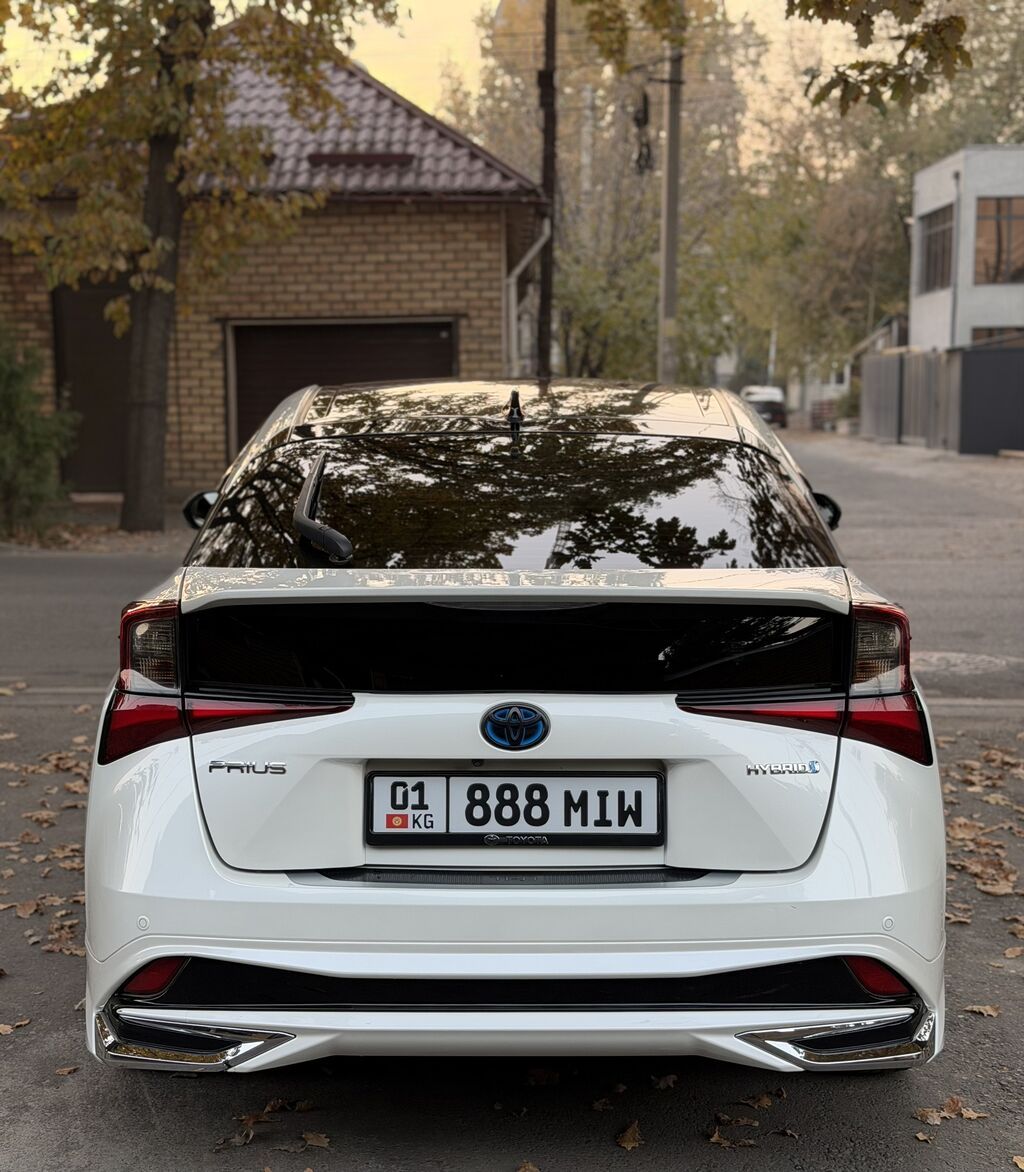 Toyota Prius: 2019 г., 1.8 л, Автомат, Гибрид, Седан: фото 4