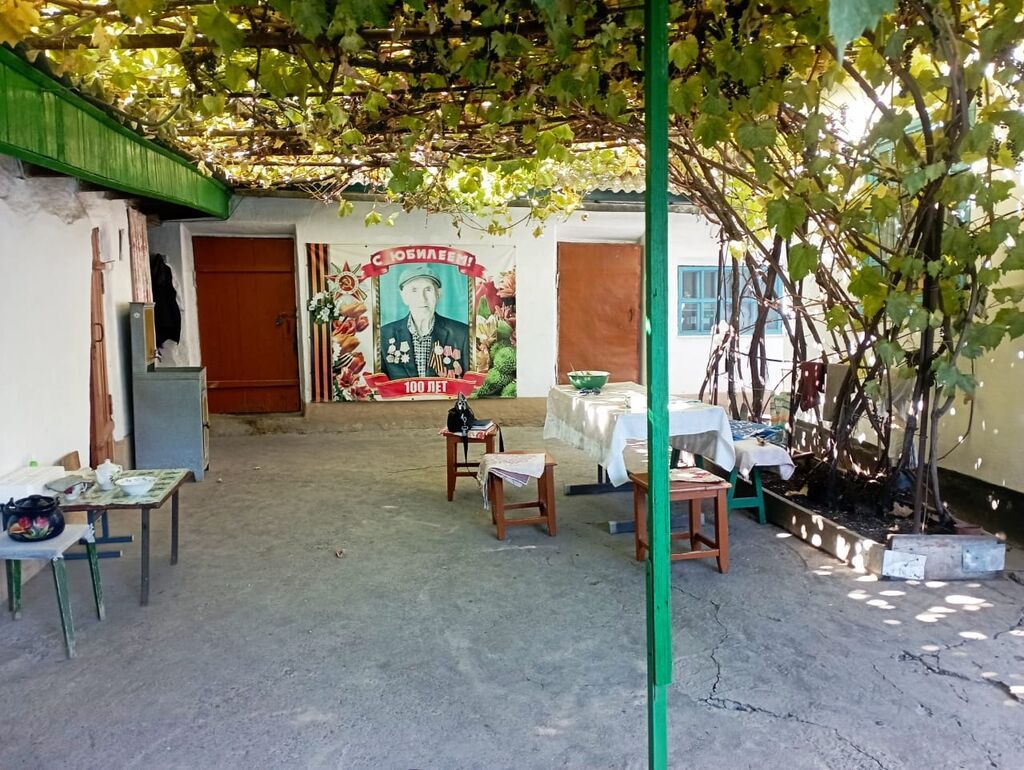 3 комнаты, 50 м², 15 соток, Бишкек, Риэлтор: фото 1