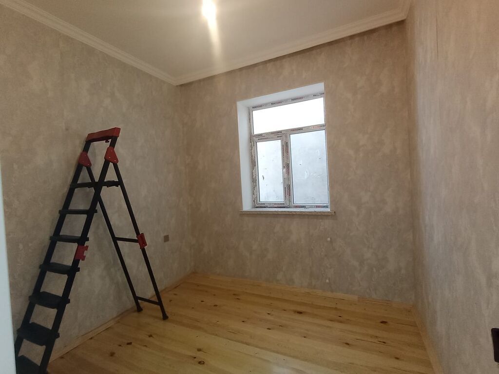 Tecili satilir. Ev Mehdiabadda 4 nömreli mektebin yaxinliginda