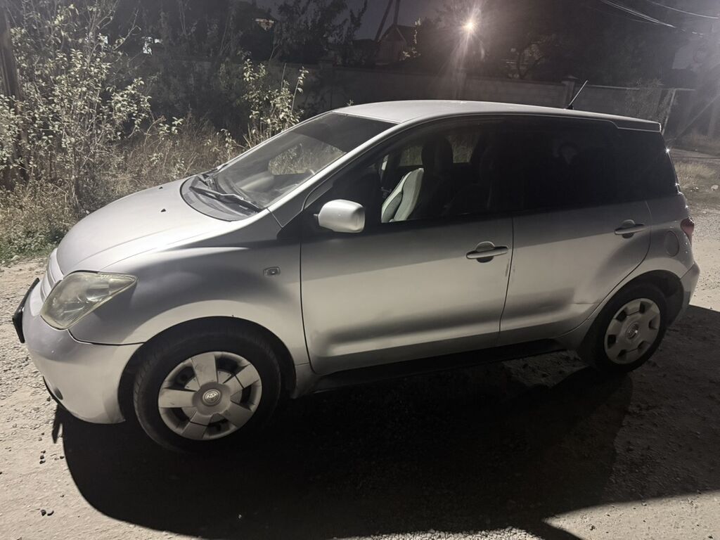 Продается Toyota Ist, 2004 г., хэтчбэк, Бишкек: фото 3