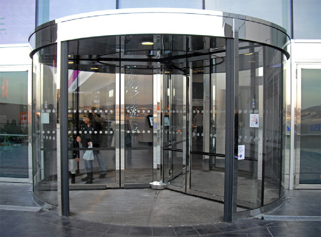 Карусельные револьверные двери. Дверь крутилка. Тепловые завесы для револьверной двери doorhan. Крутящиеся двери. Револьверные двери grupsa.