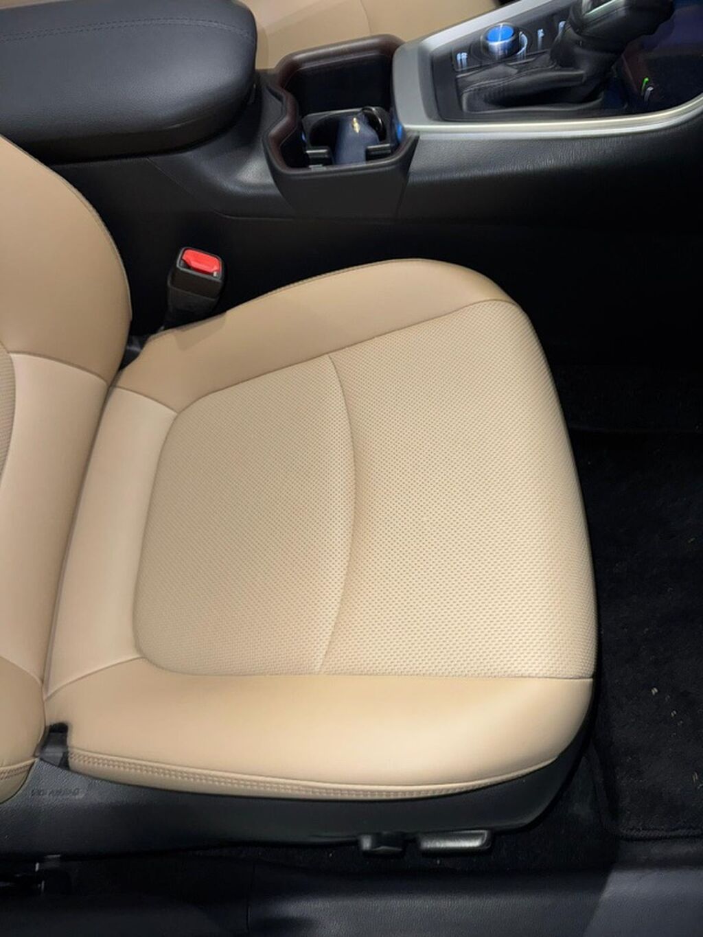 Toyota RAV4 2023, 2,5 гибрид limited 2 ключа Обмен и бартер не: фото 8