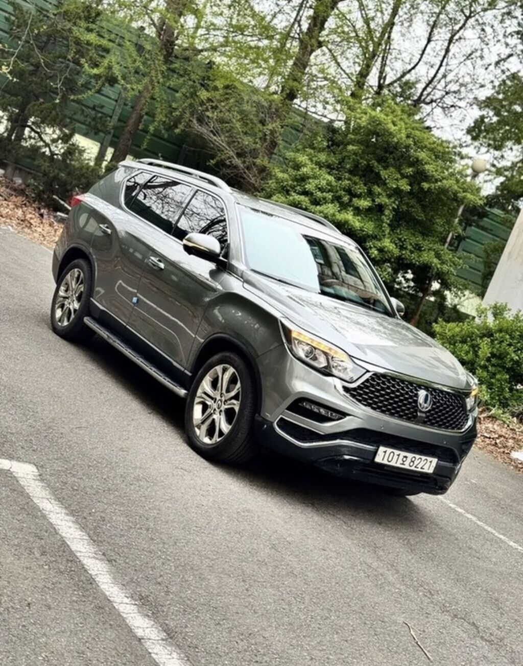 Внедорожник класса SUV, 7‑местный, серый металлик: фото 3