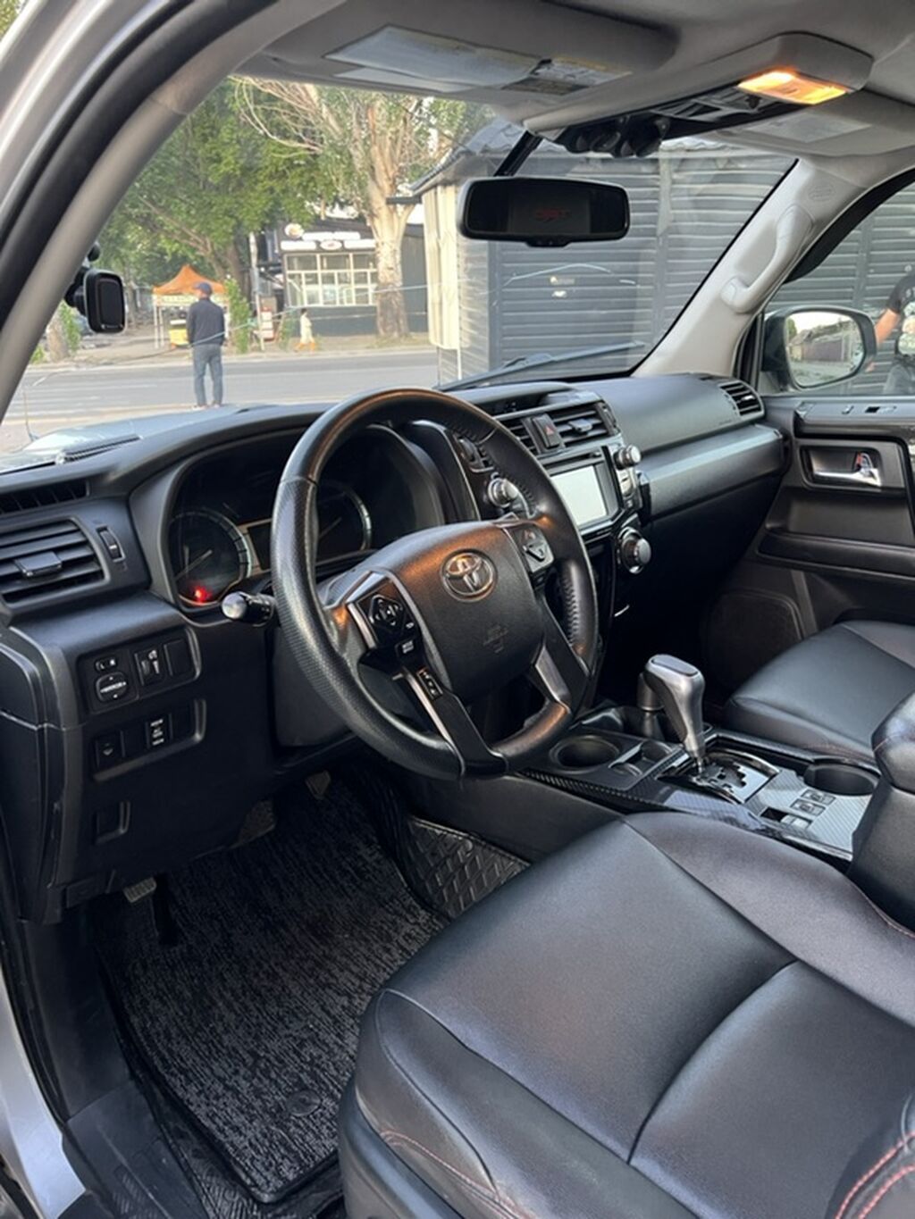 Toyota 4Runner: 2018 г., 4 л, Автомат, Бензин, Внедорожник: фото 4