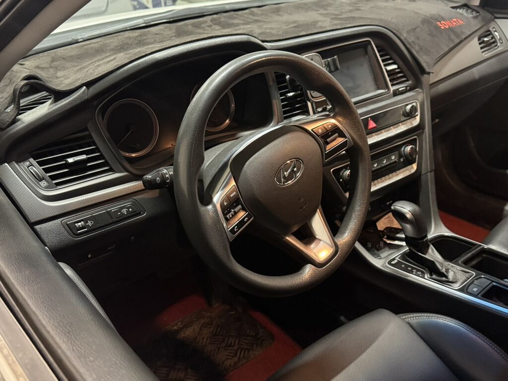 Hyundai Sonata: 2018 г., 2 л, Автомат, Газ, Седан: фото 4