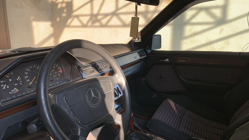 Mercedes-Benz W124: 1994 г., 2.2 л, Автомат, Бензин, Седан: фото 8