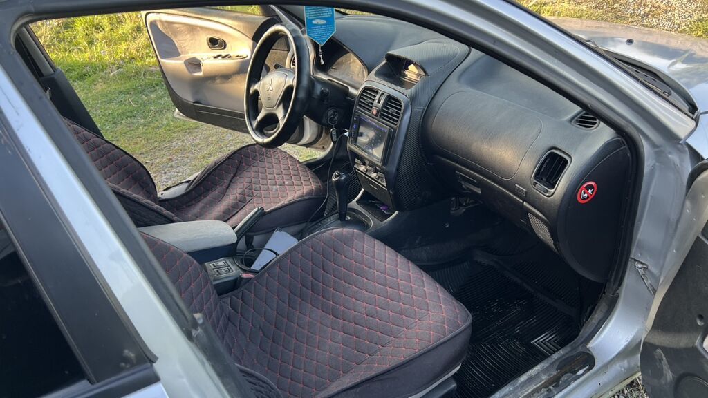Mitsubishi Carisma: 2002 г., 1.6 л, Автомат, Бензин, Лифтбек: фото 8