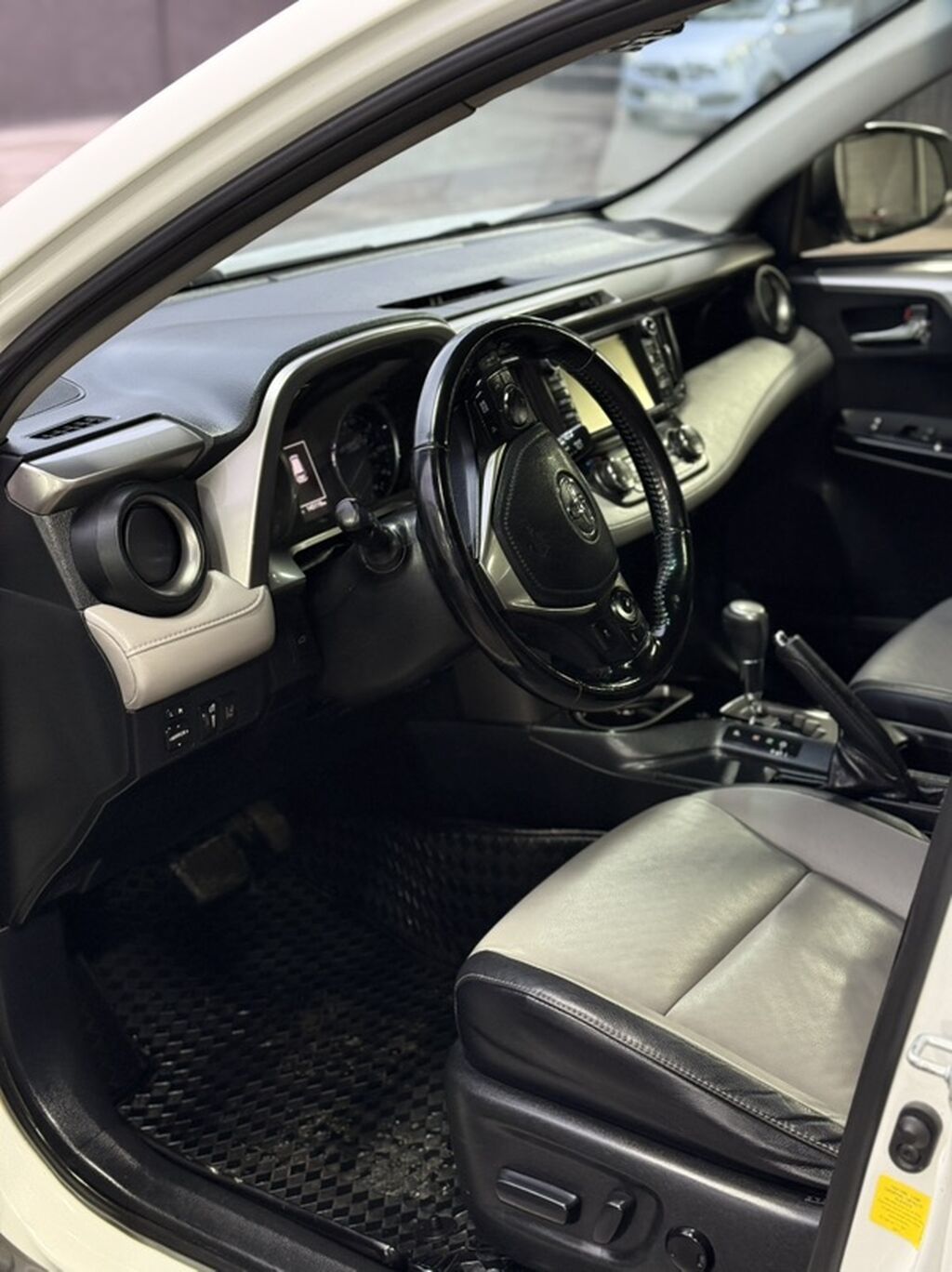 Toyota RAV4: 2018 г., 2.5 л, Автомат, Бензин, Кроссовер: фото 4