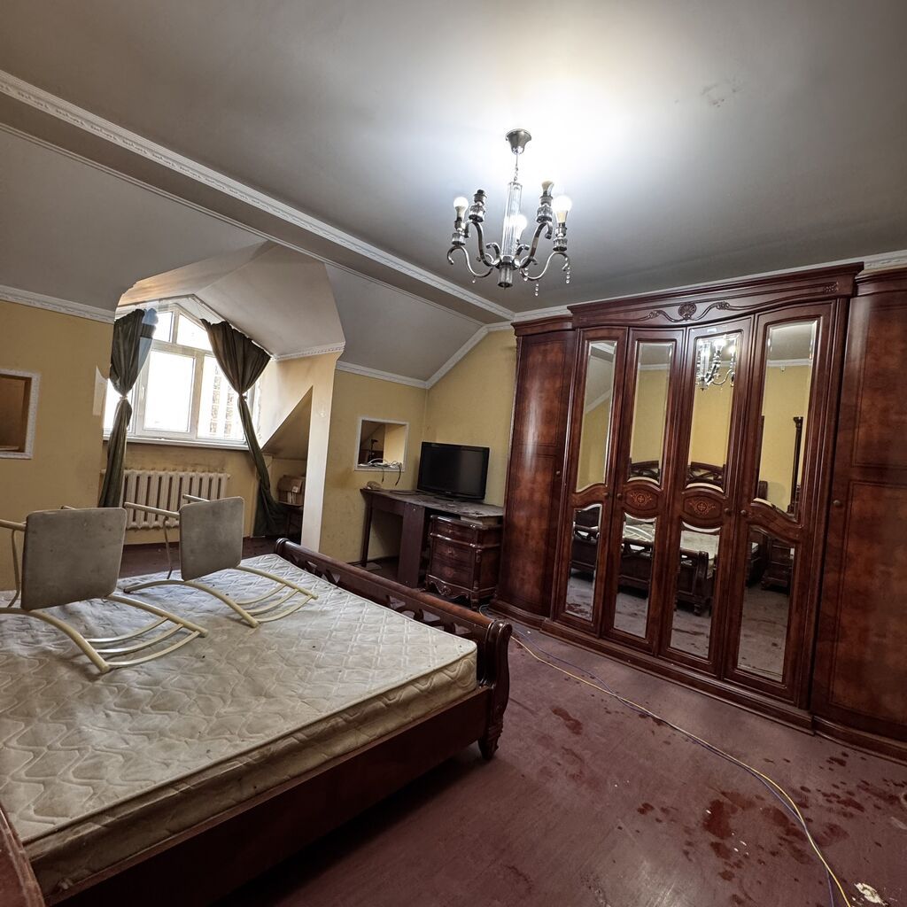 4 комнаты, 120 м², Дордой Плаза ТРЦ Элитка, 5 этаж, Старый ремонт: фото 1