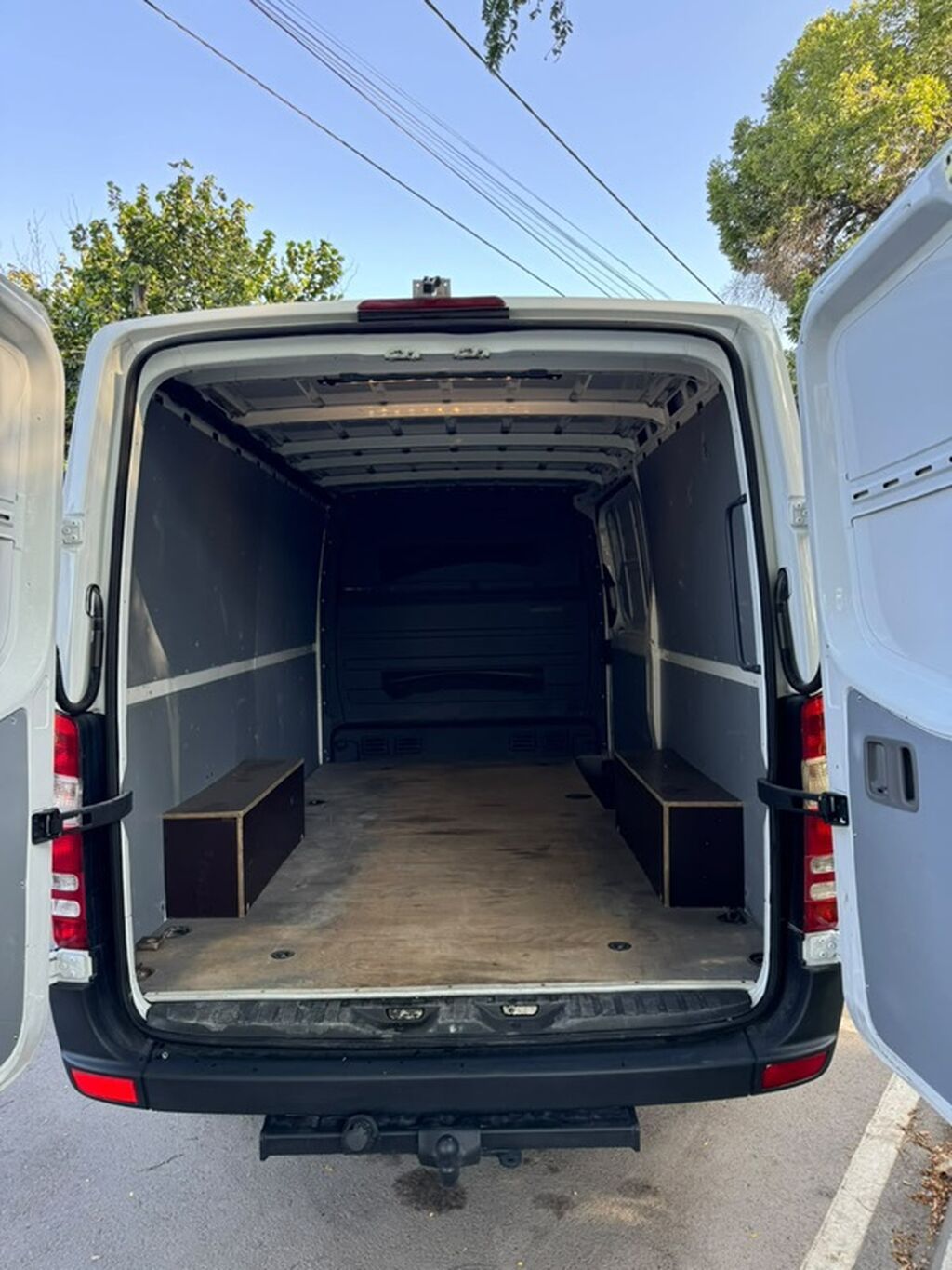 Mercedes-Benz Sprinter — цельнометаллический фургон белого цвета: фото 4