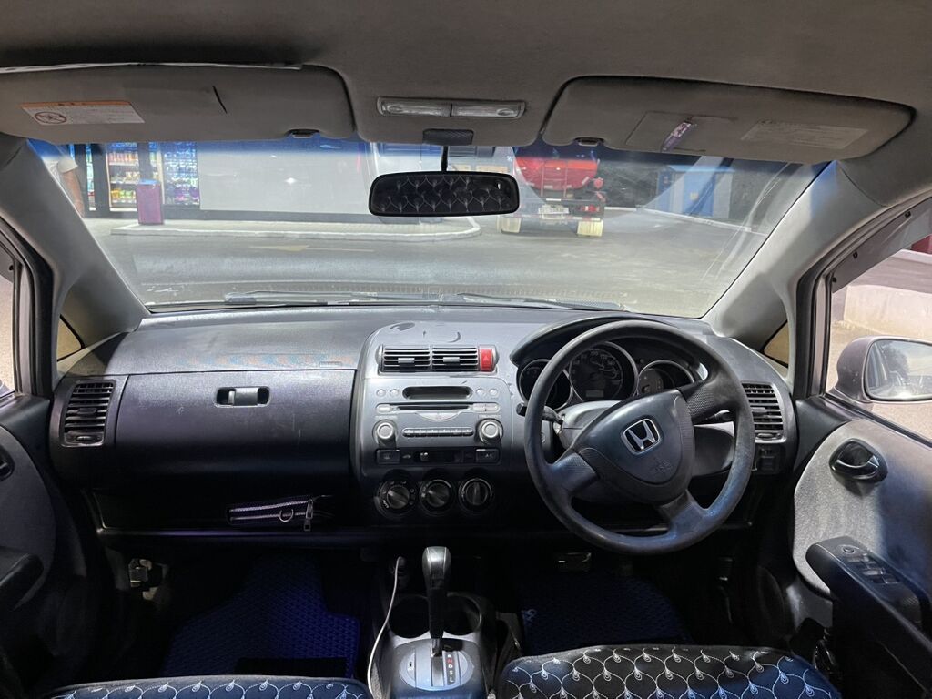 Honda Fit: 2003 г., 1.3 л, Автомат, Бензин, Хэтчбэк: фото 5