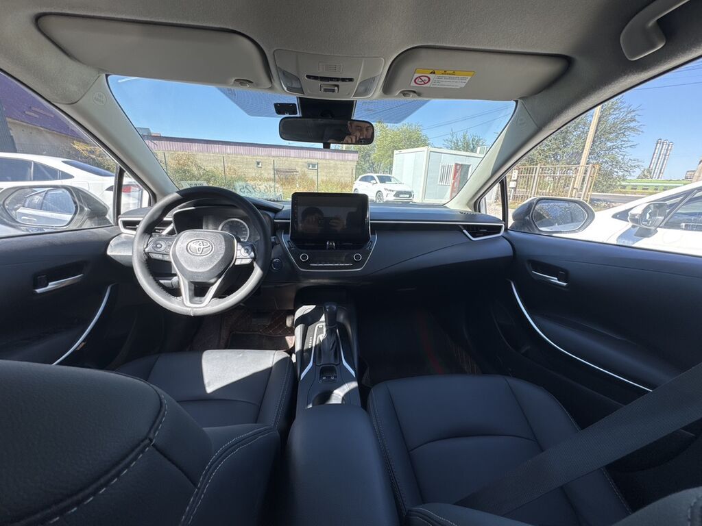 Toyota Corolla: 2020 г., 1.8 л, Вариатор, Гибрид, Седан: фото 3