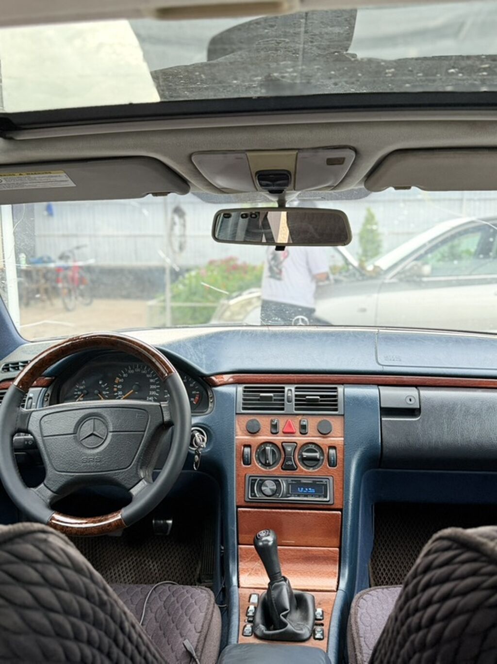 Mercedes-Benz E-Class: 1998 г., 2 л, Механика, Бензин, Седан: фото 4