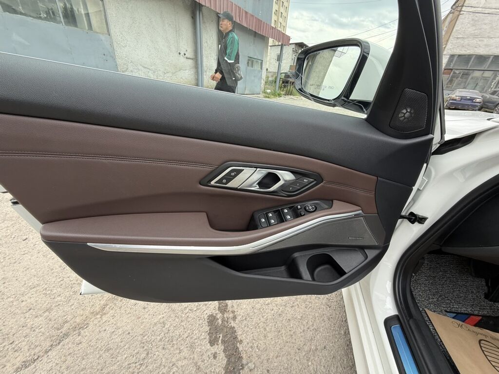 Продам BMW 320d, 2019 г., седан, белый: фото 4