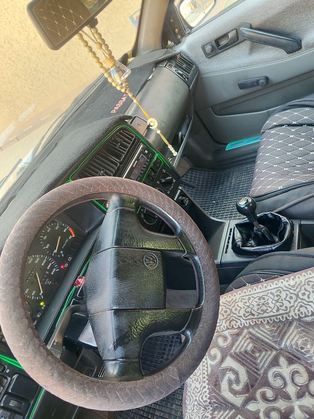 Volkswagen Passat: 1989 г., 1.8 л, Механика, Бензин, Седан: фото 5