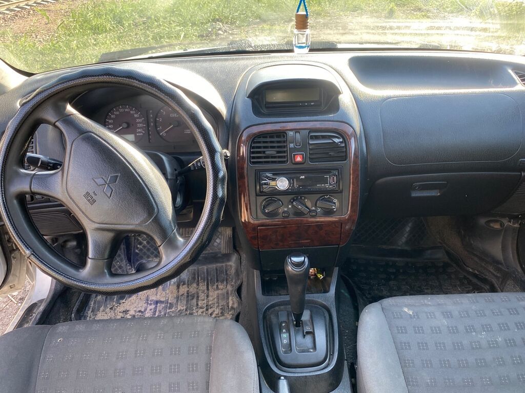Mitsubishi Carisma: 2001 г., Автомат, Седан: фото 3