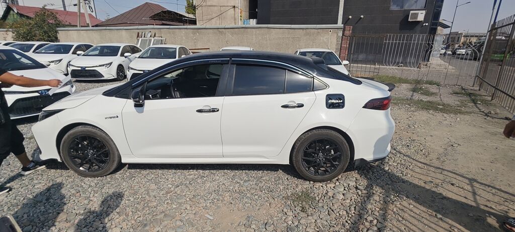 Toyota Corolla: 2021 г., 1.8 л, Робот, Гибрид, Седан: фото 3