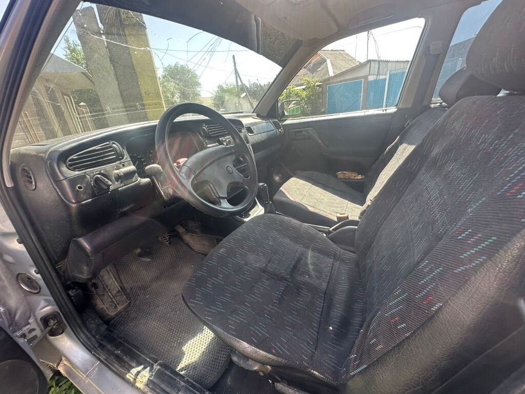 Volkswagen Vento: 1993 г., 1.8 л, Механика, Бензин, Хэтчбэк: фото 5