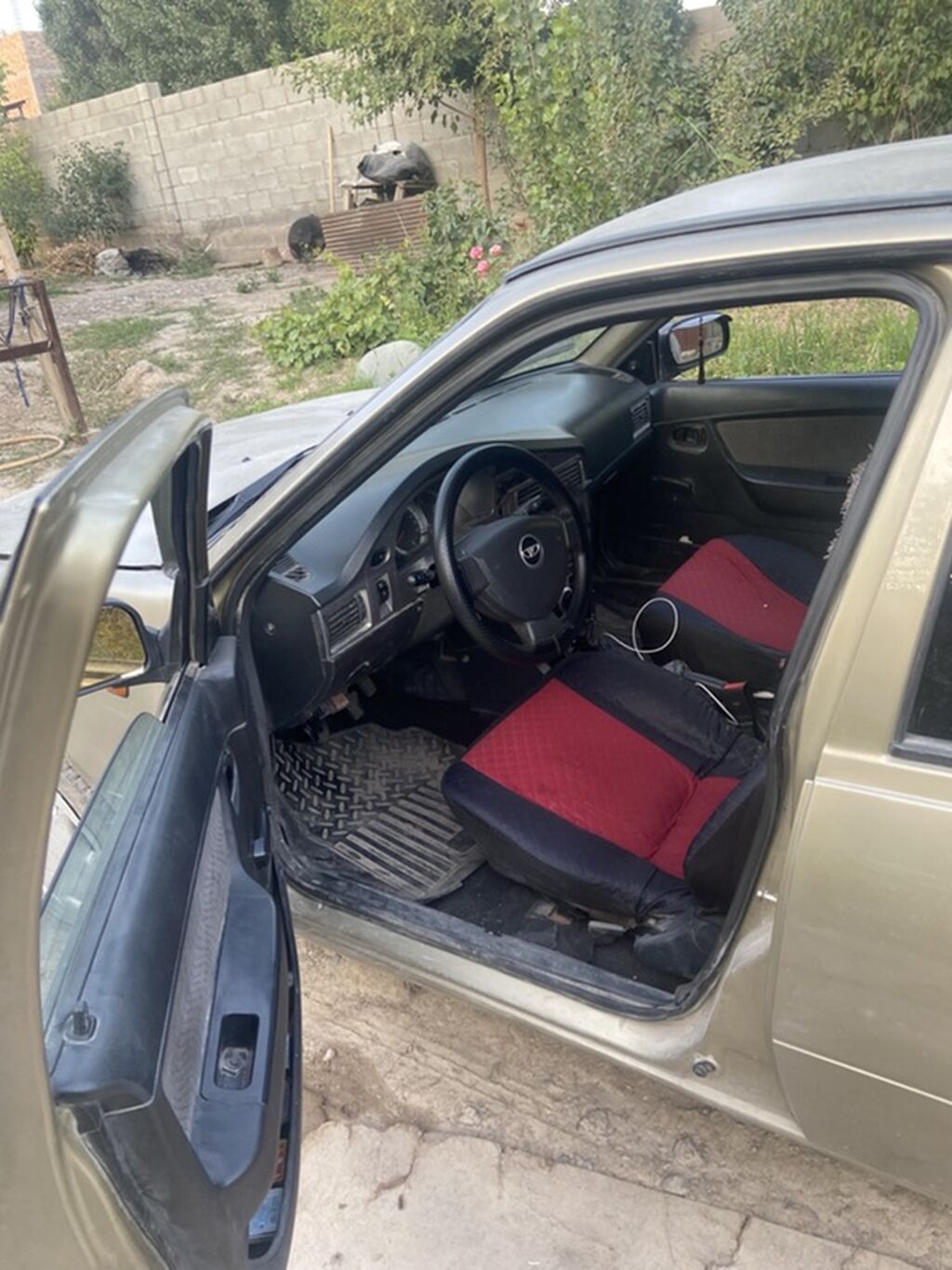 Daewoo Nexia: 2010 г., 1.6 л, Механика, Бензин, Седан: фото 2