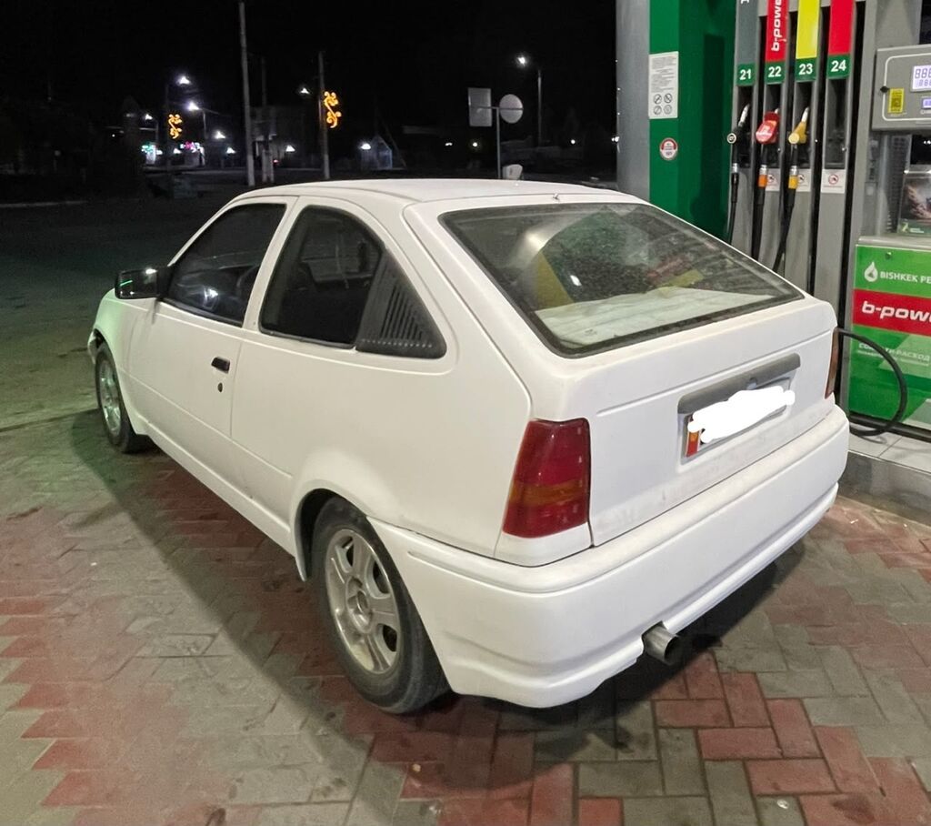 Opel Kadett: 1987 г., 1.8 л, Механика, Бензин, Хэтчбэк: фото 3