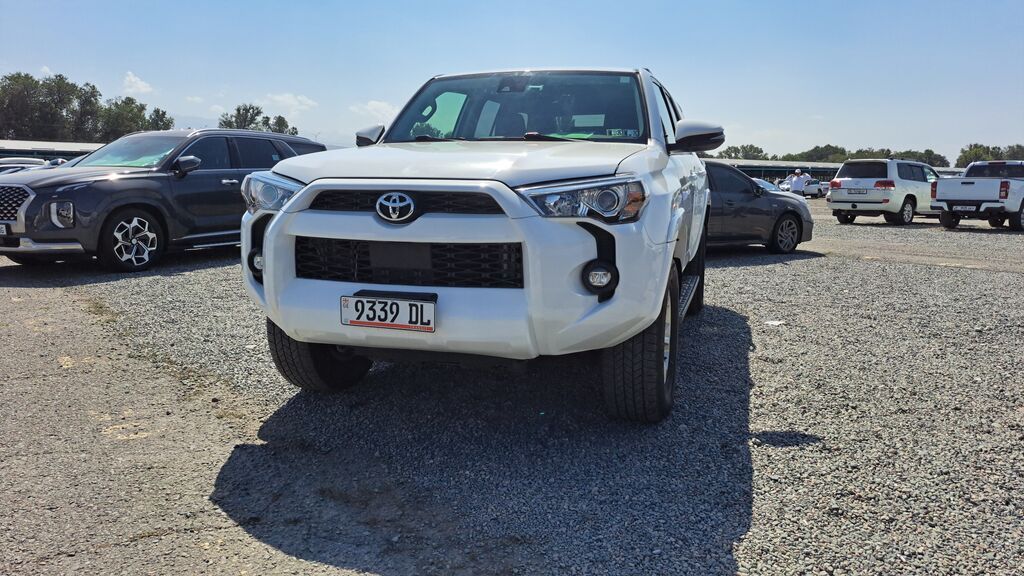 Toyota 4Runner: 2020 г., 4 л, Автомат, Бензин, Внедорожник: фото 1