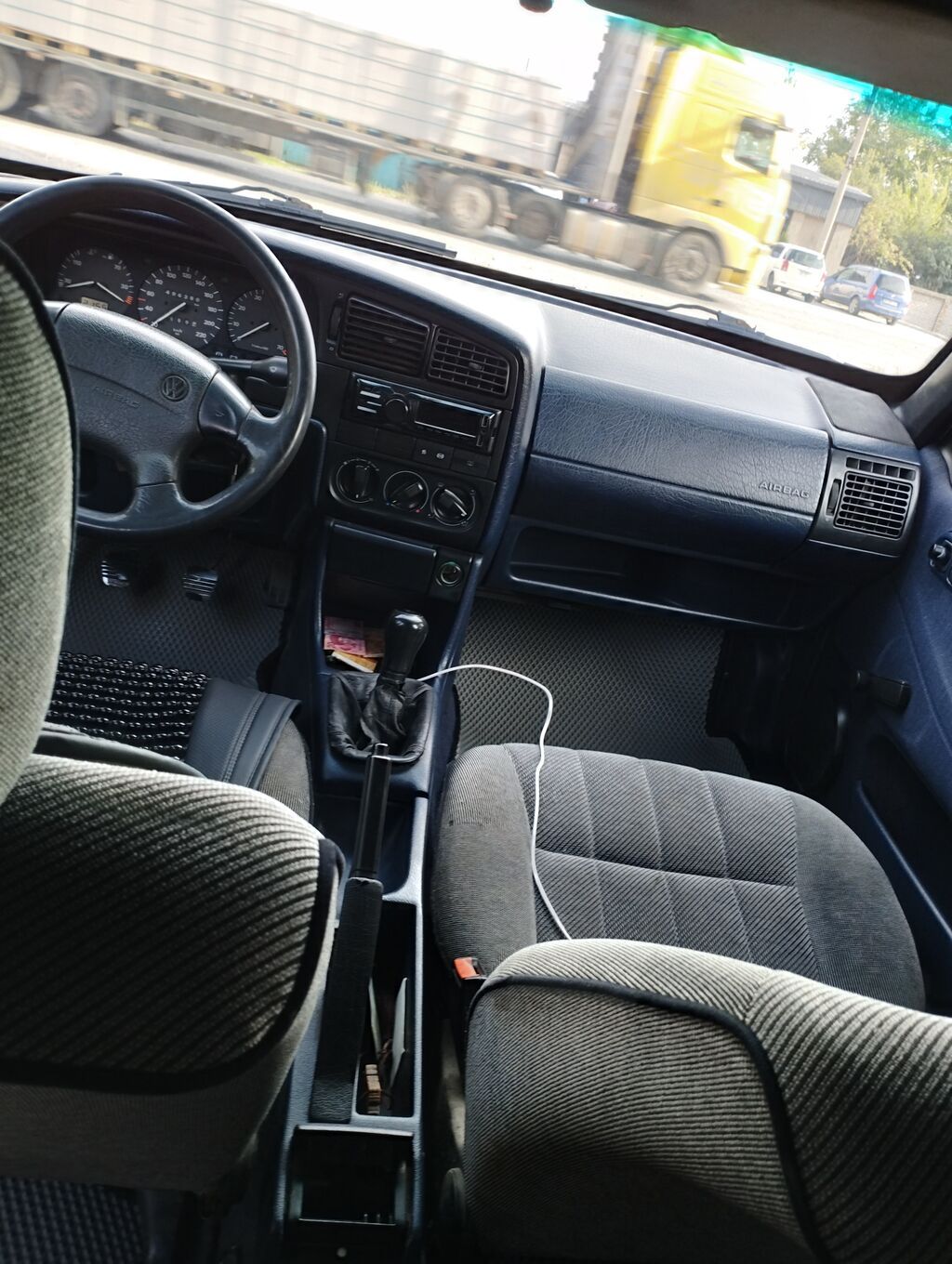 Volkswagen Passat: 1994 г., 1.8 л, Механика, Седан: фото 7