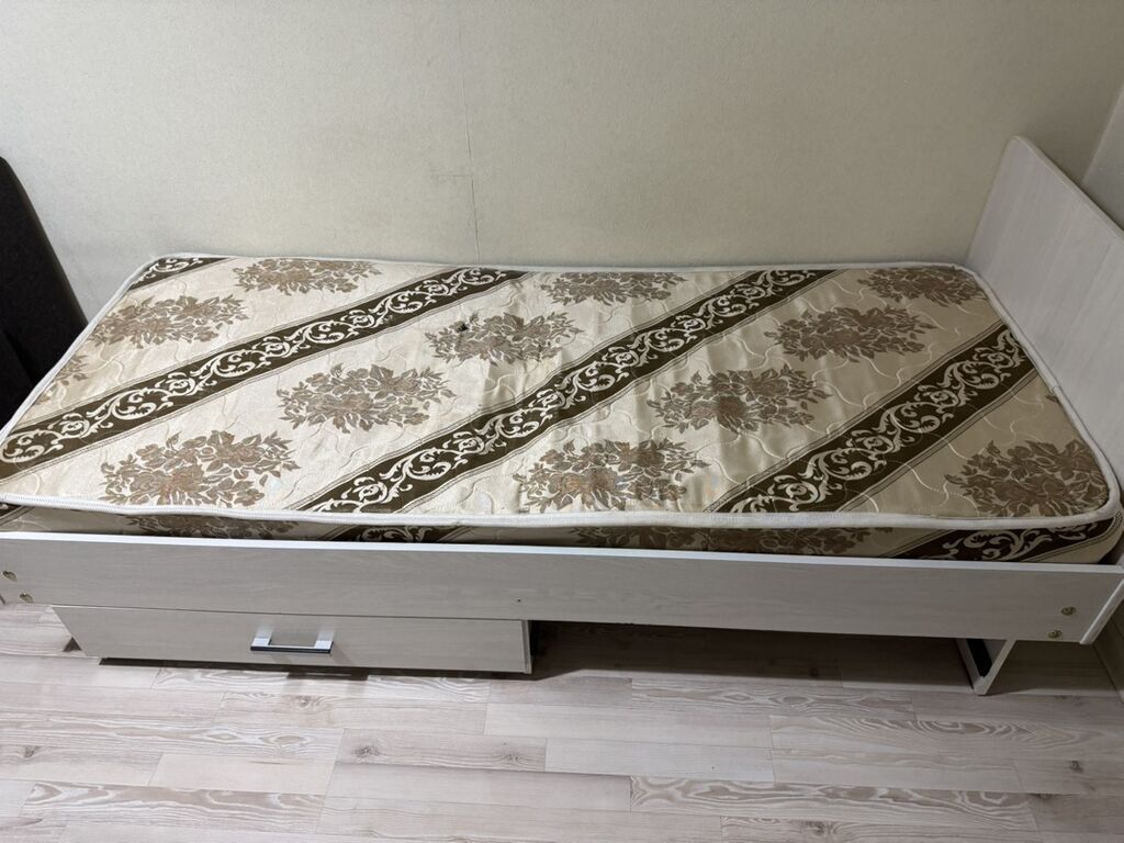 Односпальная кровать, Б/у, С матрасом, длина - 195 см: фото 3