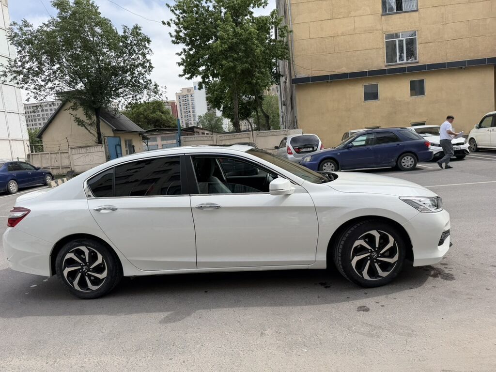 Honda Accord: 2017 г., 2.4 л, Вариатор, Бензин, Седан: фото 2