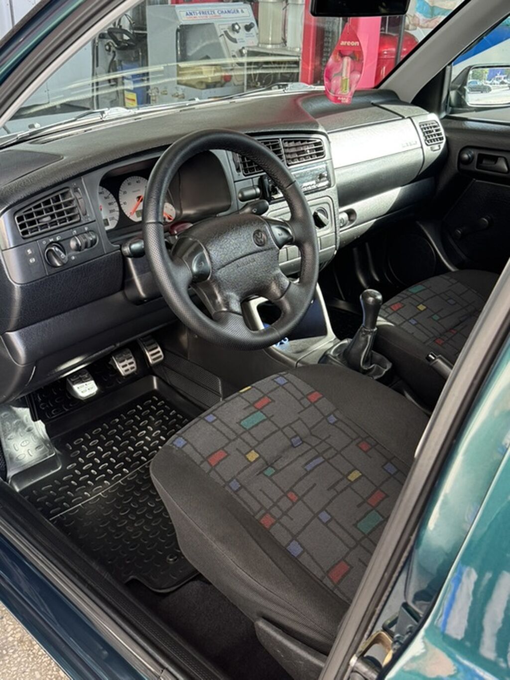 Volkswagen Golf Variant: 1997 г., 1.8 л, Механика, Бензин, Универсал: фото 7
