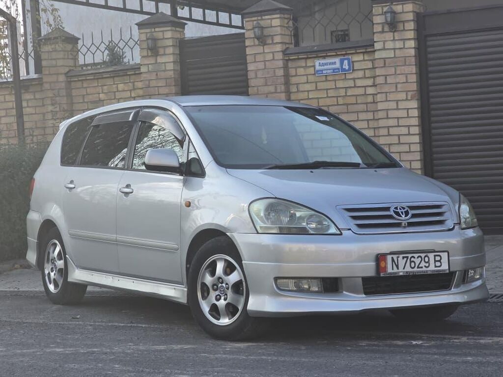 Toyota Ipsum: 2003 г., 2.4 л, Автомат, Бензин, Минивэн: фото 5