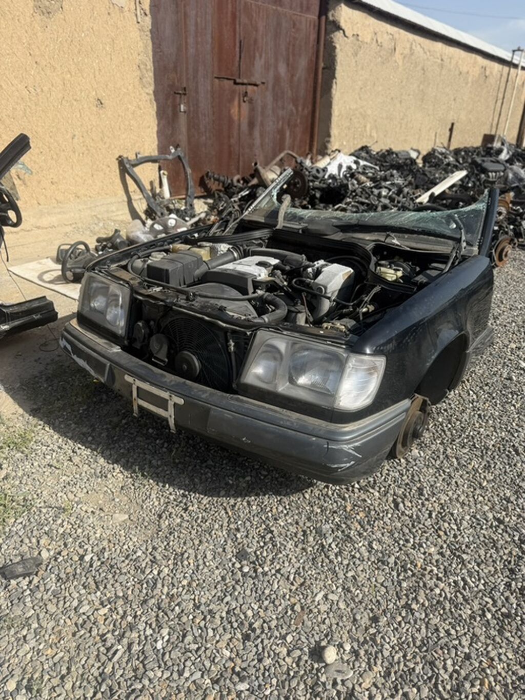 Разборка Mercedes-Benz — передние половины кузова (half-cut) и узлы В: фото 3