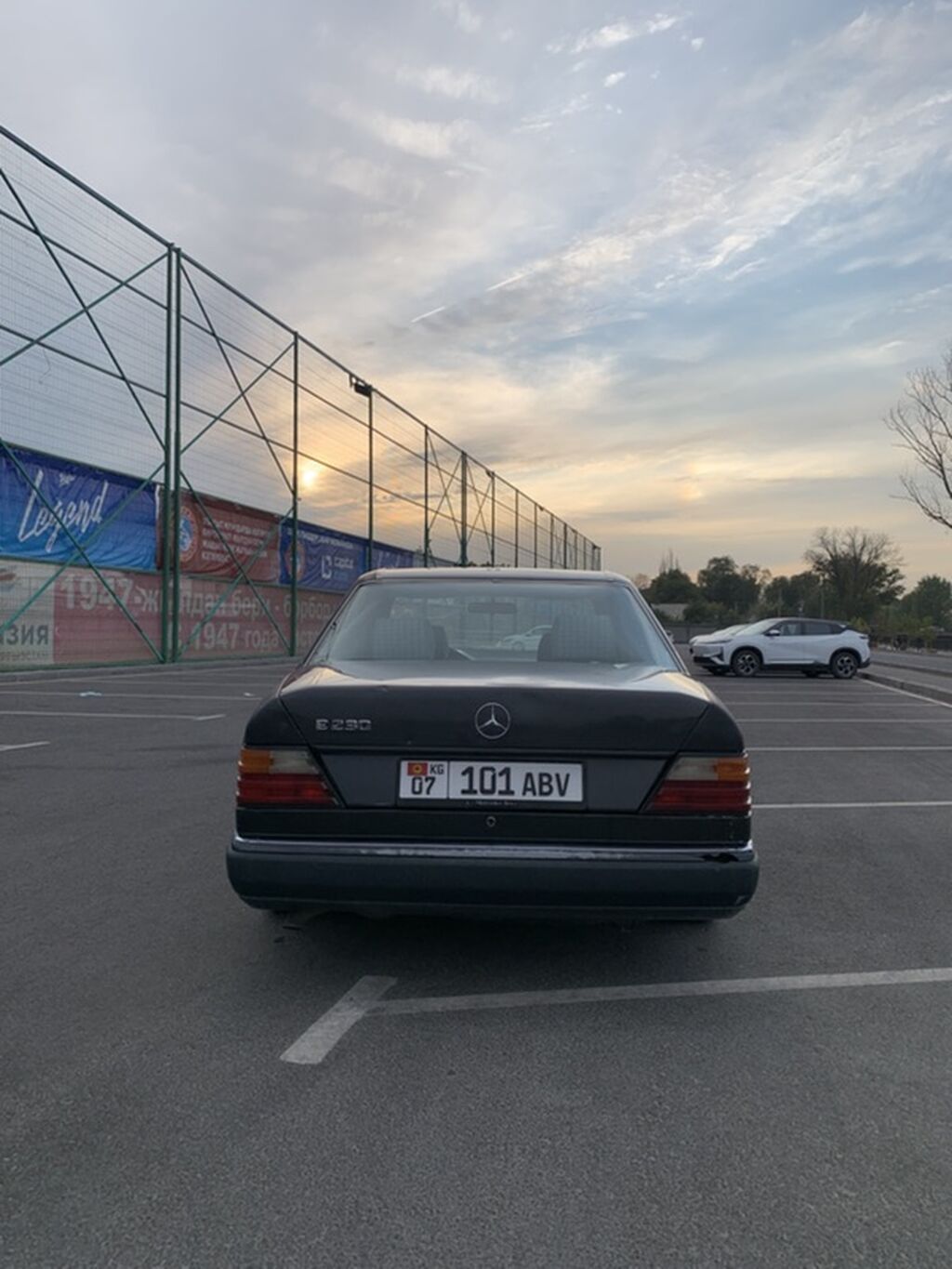 Mercedes-Benz E-Class: 1991 г., 2.3 л, Механика, Бензин, Седан: фото 4