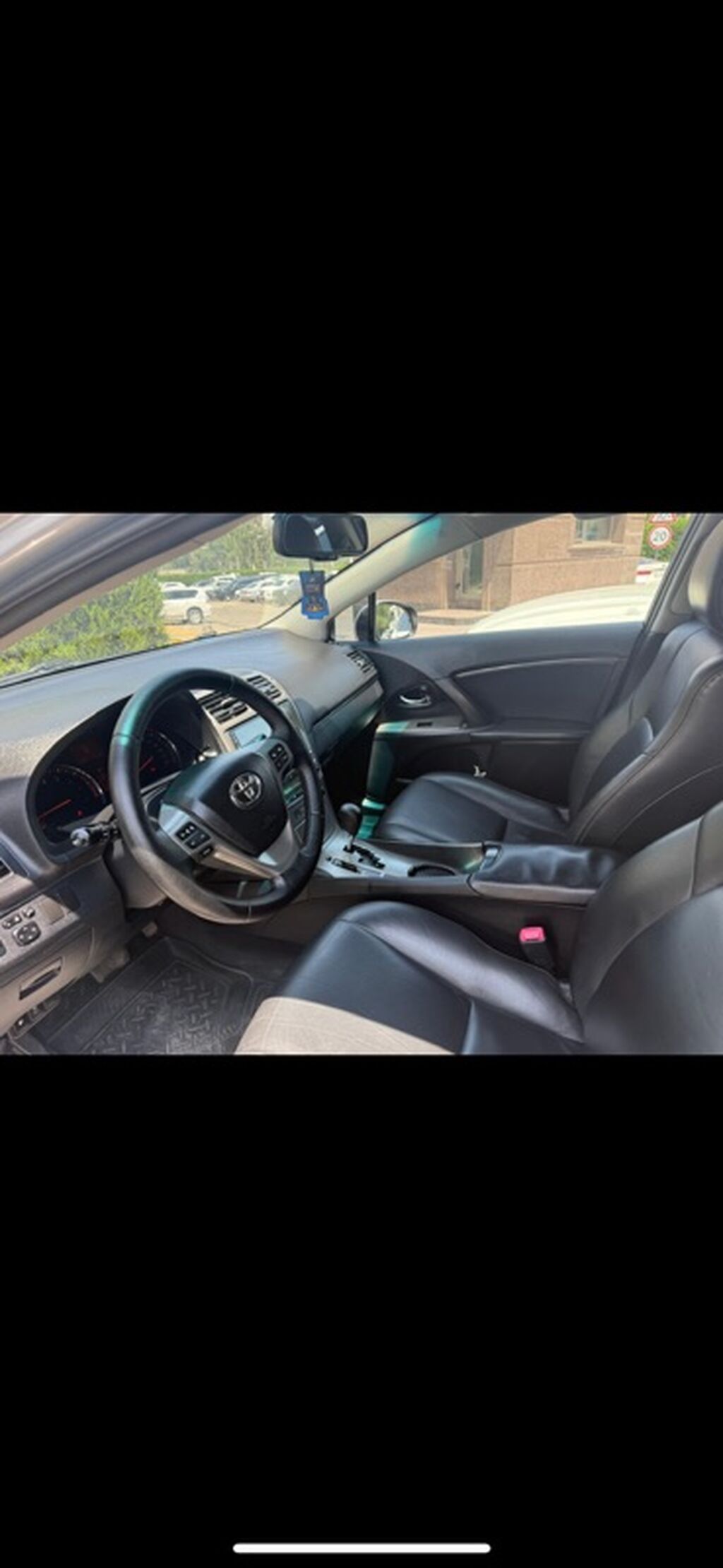 Toyota Avensis: 2010 г., 1.8 л, Автомат, Бензин, Седан: фото 3
