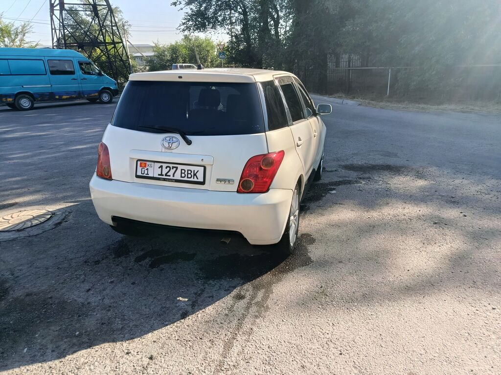 Toyota Ist: 2003 г., 1.3 л, Автомат, Бензин, Хэтчбэк: фото 3