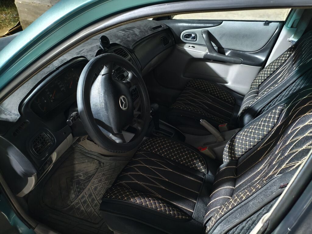 Mazda 323: 2001 г., 1.6 л, Автомат, Бензин, Хэтчбэк: фото 3