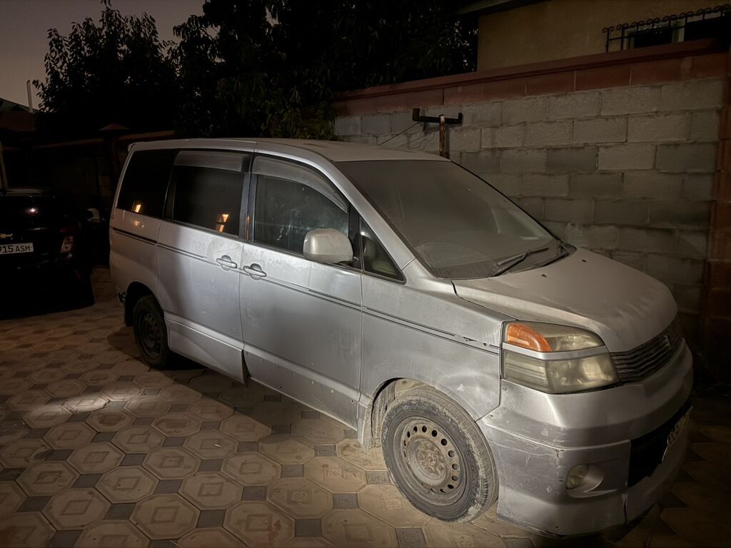 Toyota Voxy: 2002 г., 2 л, Автомат, Бензин, Минивэн: фото 2