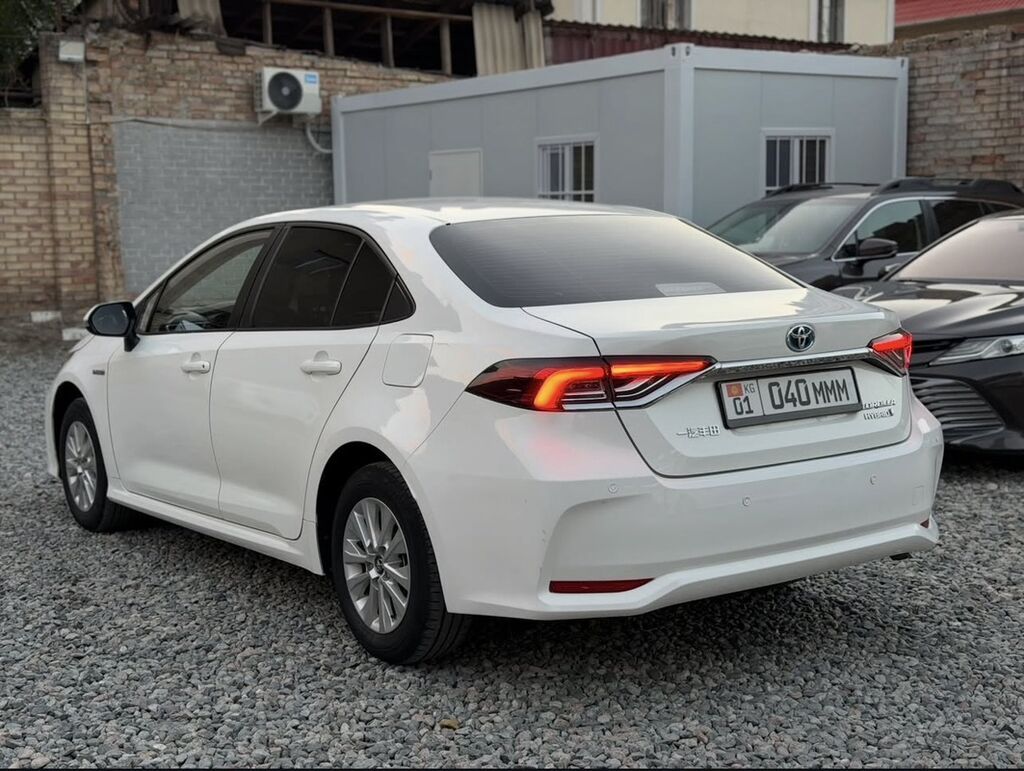 Toyota Corolla: 2022 г., 1.8 л, Автомат, Гибрид, Седан: фото 4