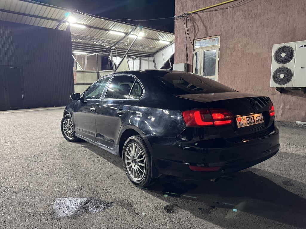 Volkswagen Jetta: 2012 г., 1.6 л, Бензин, Седан — фото 3