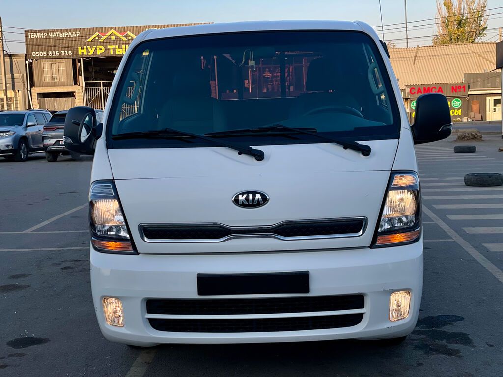 Kia BONGO: 2020 г., 2.4 л, Механика, Газ: фото 3