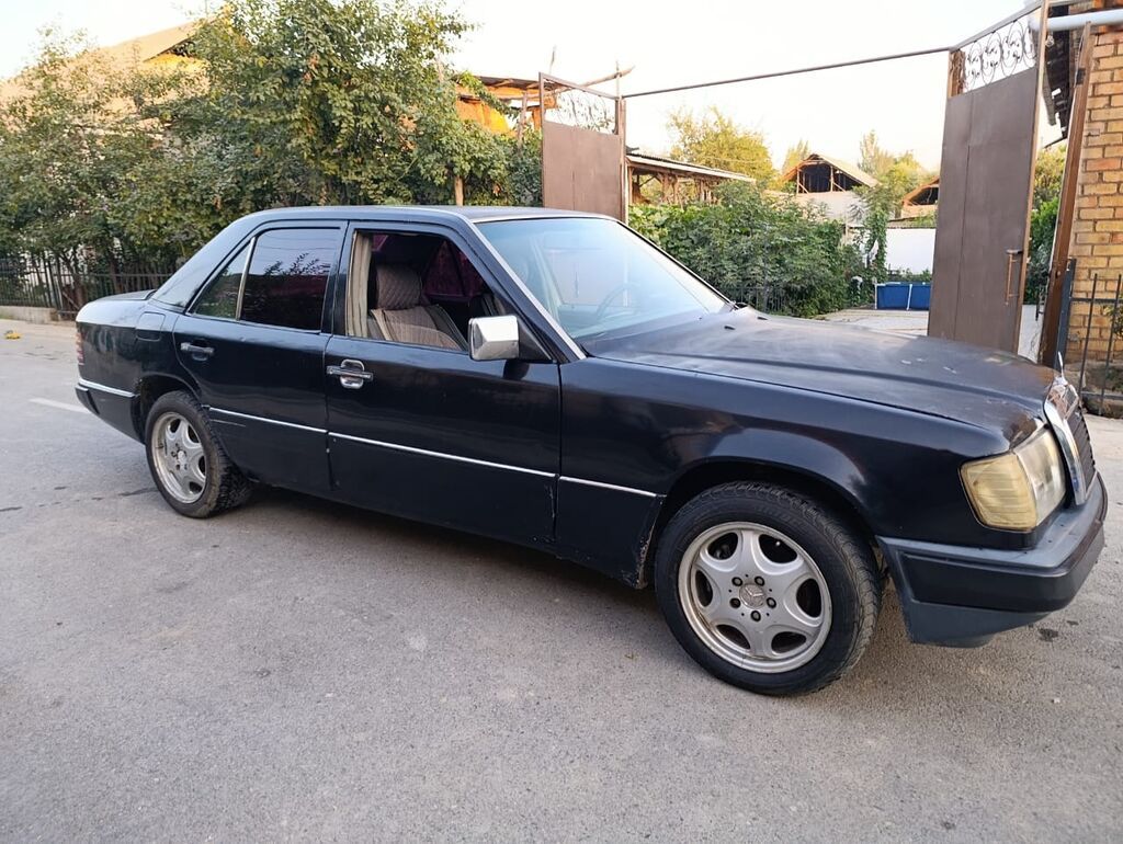 Mercedes-Benz W124: 1992 г., 2 л, Механика, Бензин, Седан: фото 3