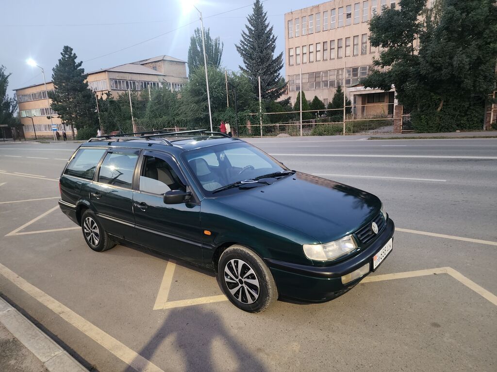 Volkswagen Passat: 1994 г., 1.8 л, Механика, Универсал: фото 5