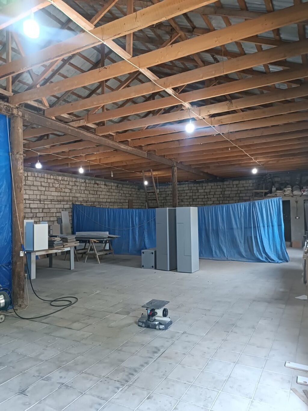 İcarə: Obyektin ümumi həcmi-288 kv.m Ünvan: Sumqayıt Şəhəri.Dəmir