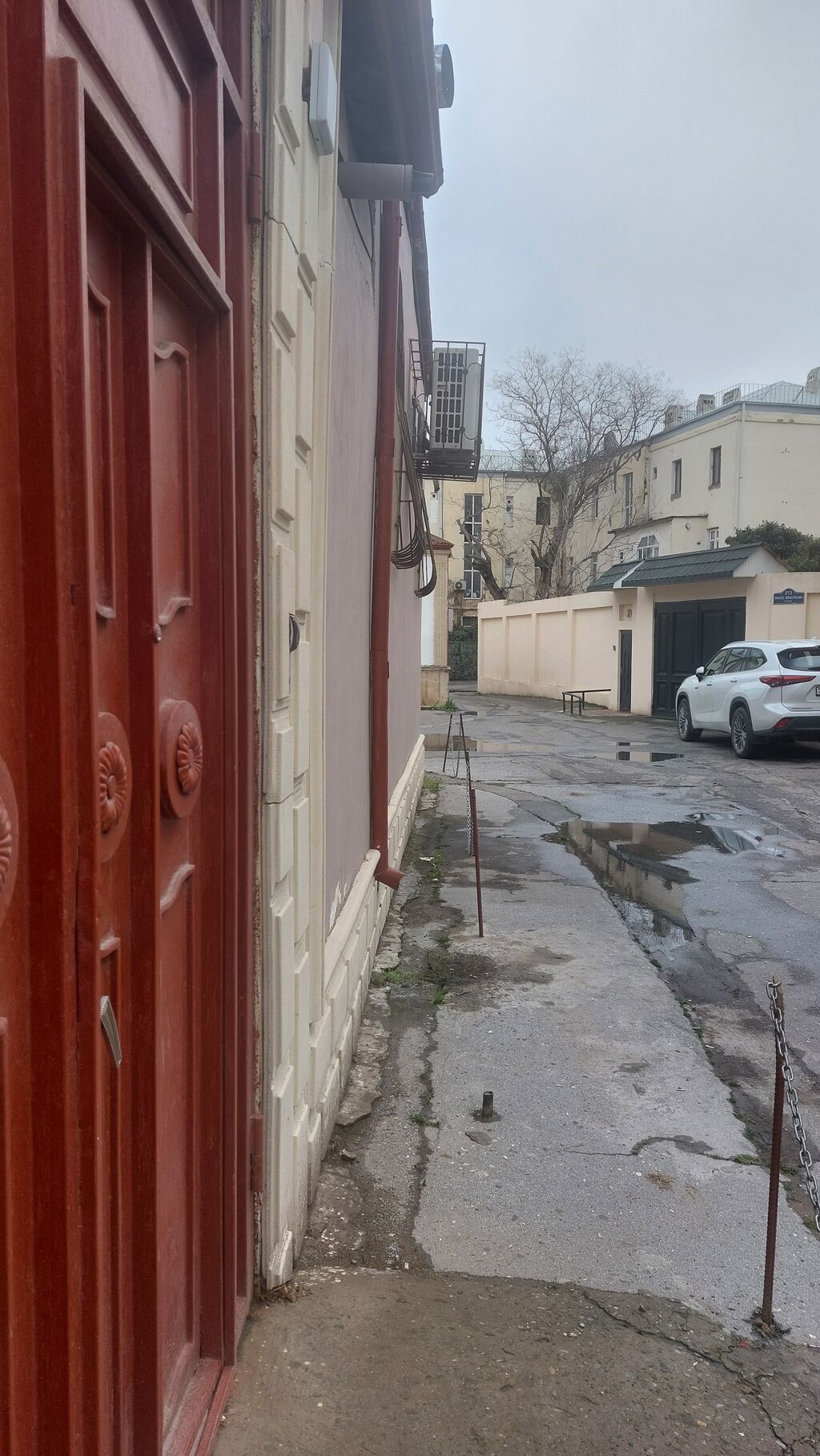 Montin 4 otaqlı, 150 kv. m, Orta təmir