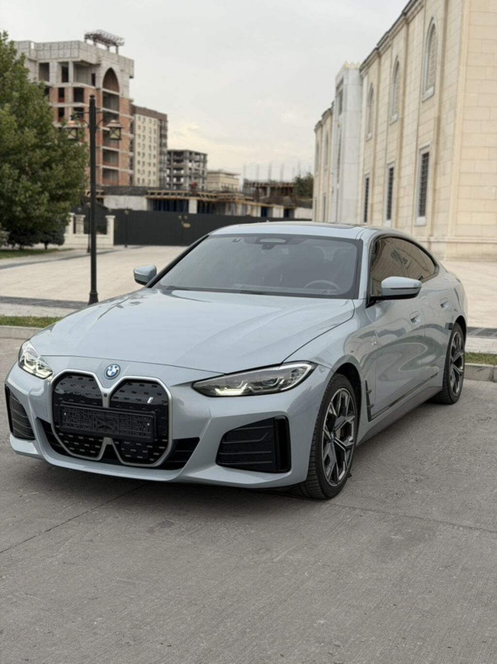BMW i4: 2022 г., 4 л, Автомат, Электромобиль, Фастбек: фото 2