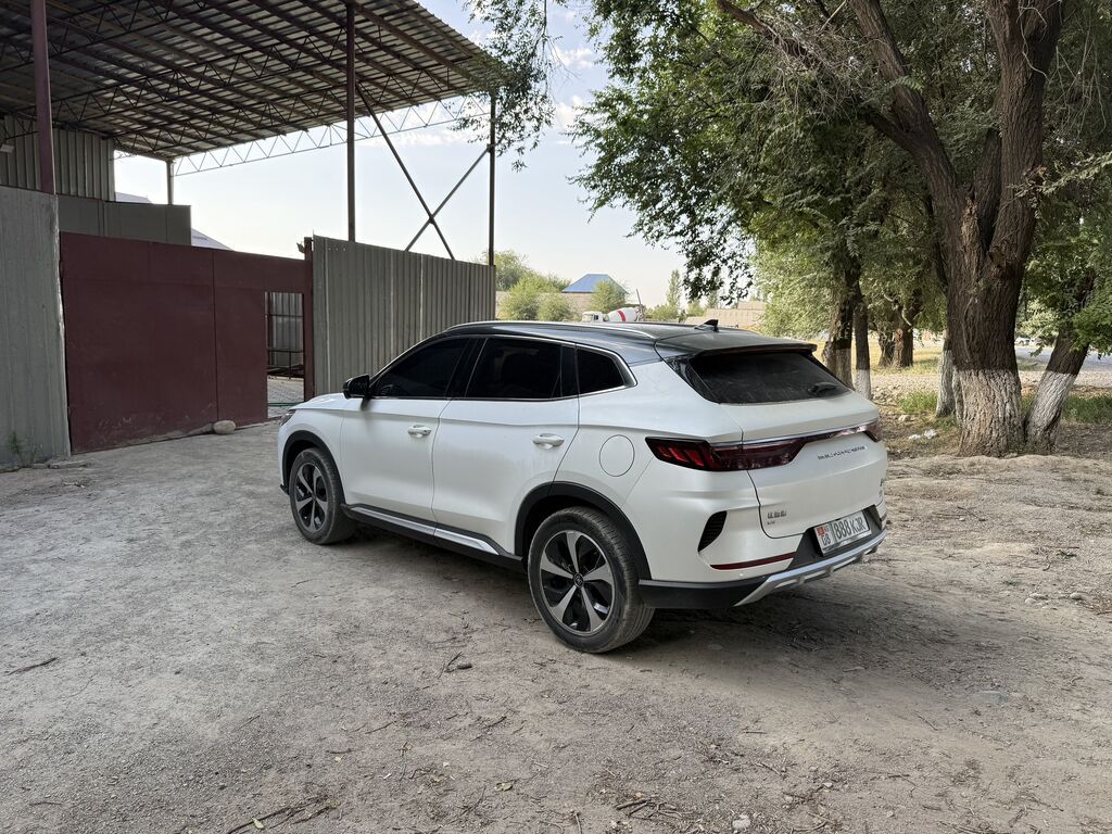 BYD Song Plus: 2022 г., 2 л, Вариатор, Электромобиль, Внедорожник: фото 3