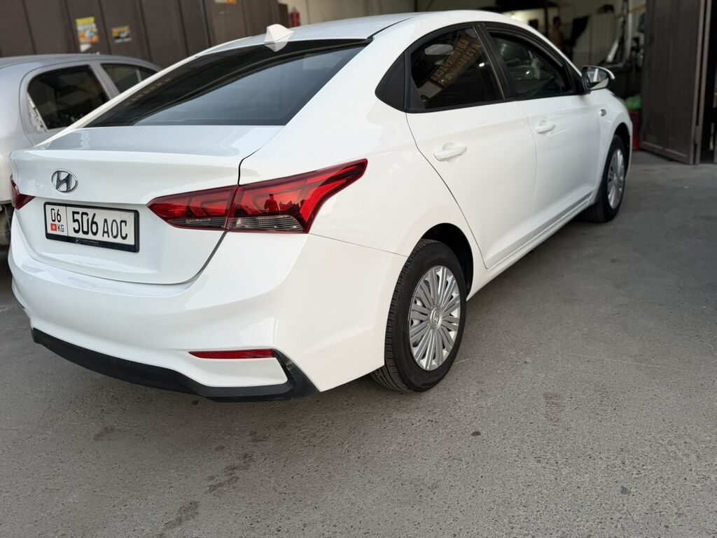 Hyundai Accent: 2018 г., 1.4 л, Автомат, Бензин, Седан: фото 4