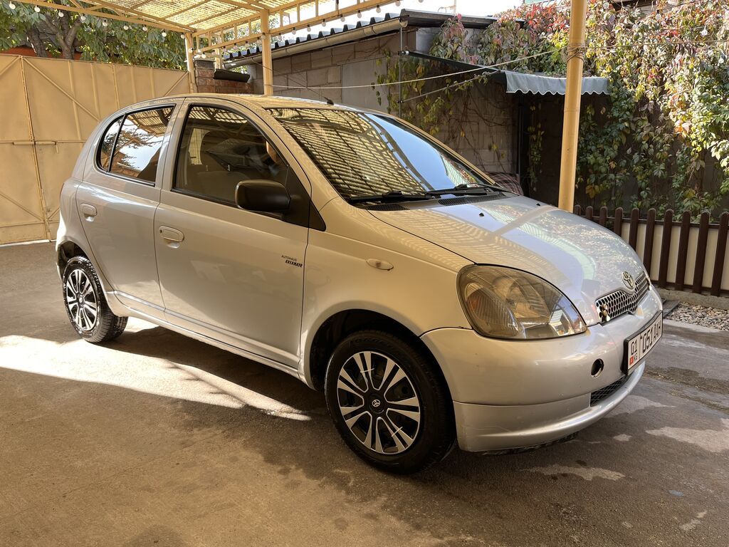 Toyota Yaris: 2000 г., 1.3 л, Автомат, Бензин, Хэтчбэк: фото 2