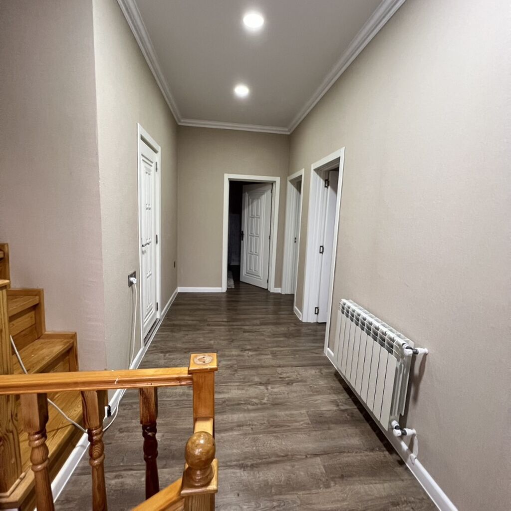 4 otaqlı, 200 kv. m, Yeni təmirli